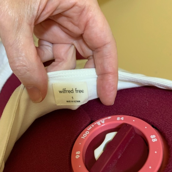 Wilfred String Shoulder Strap Fitted Cropped Camisole - Picture 6 of 13